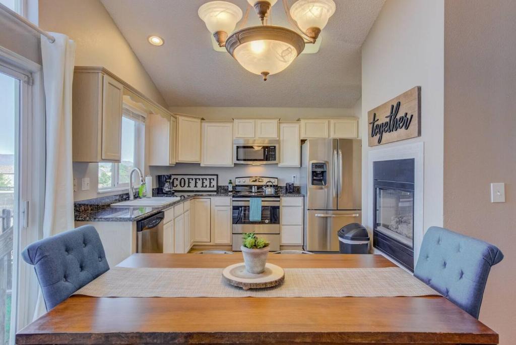 Northeast Colorado Springs House | Cozy 4BR House with Peak Views in Colorado Springs