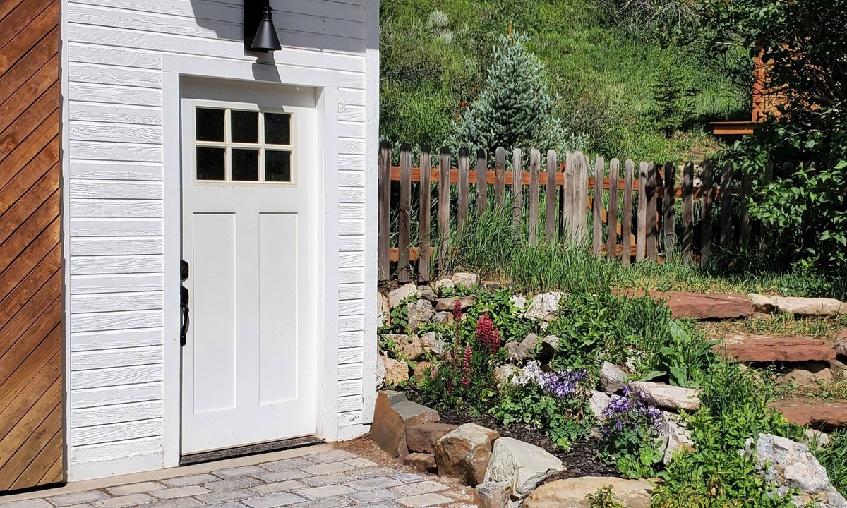Minturn House | Cozy and quiet carriage house apartment in downtown Minturn.