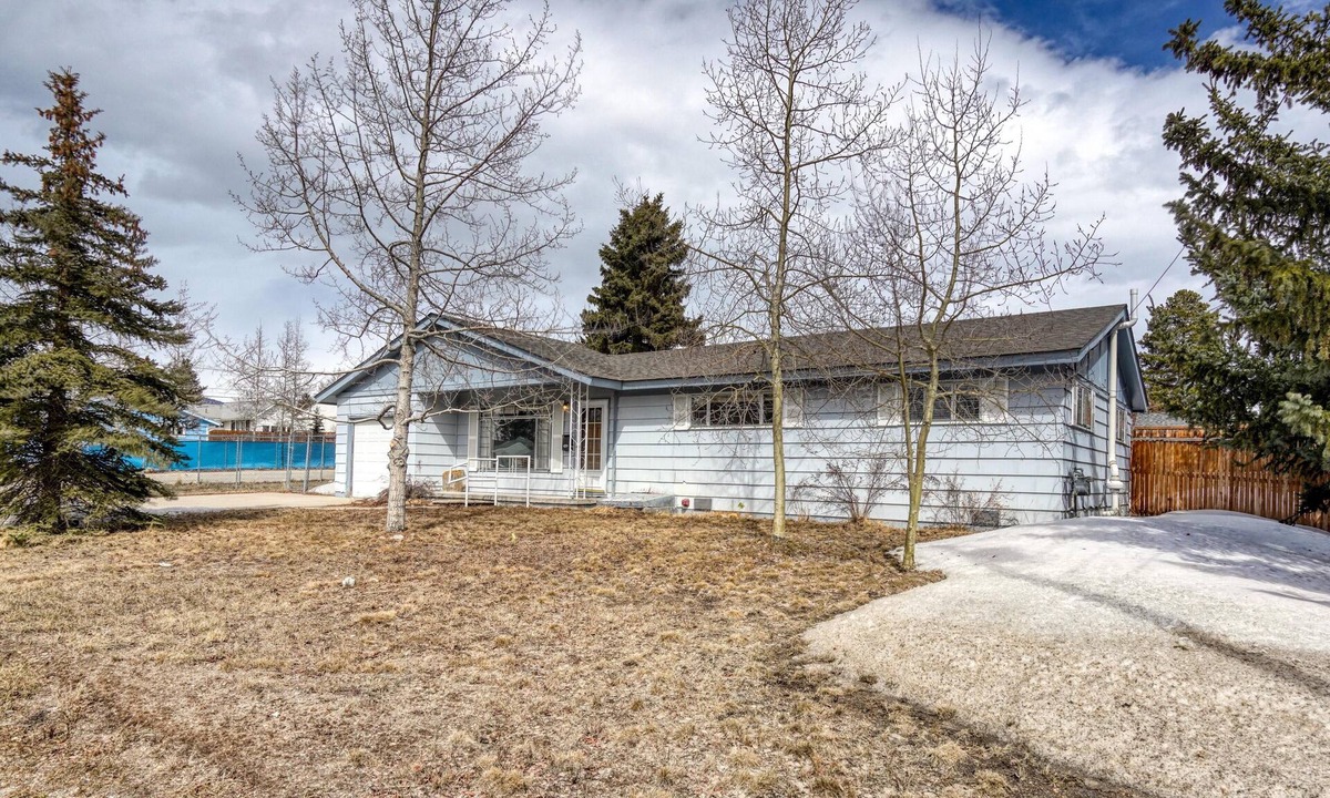 Leadville North House | Cozy Bear Cottage- Nice large home in town. Close to Ski Cooper!
