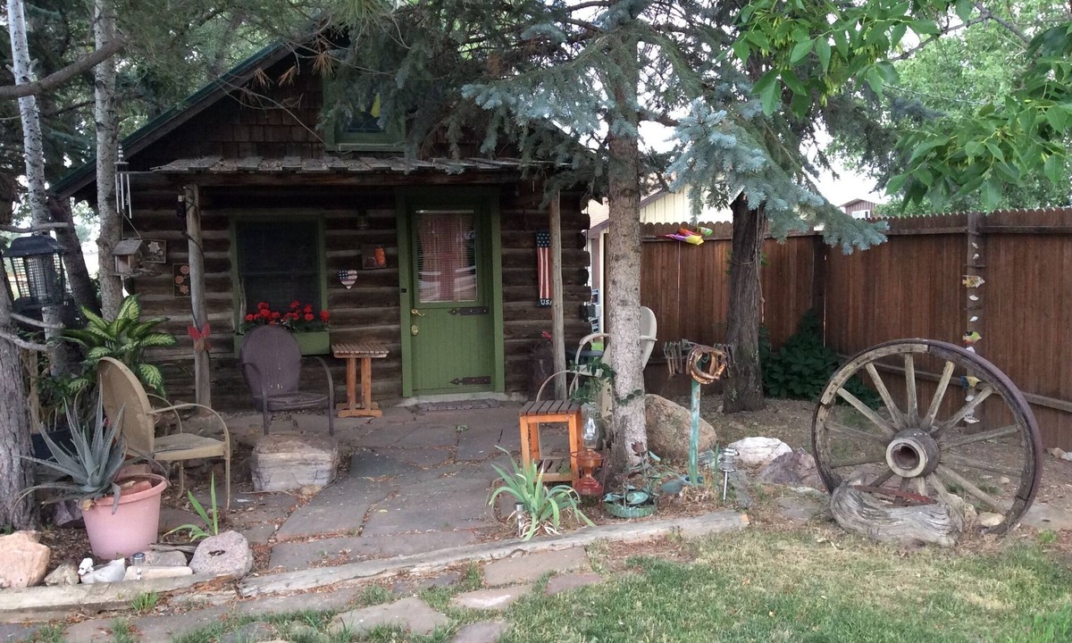 Longmont Cabin | Cozy cabin in Longmont, dog friendly, near to CU, CSU, UNC and RMNP. WiFi, AC
