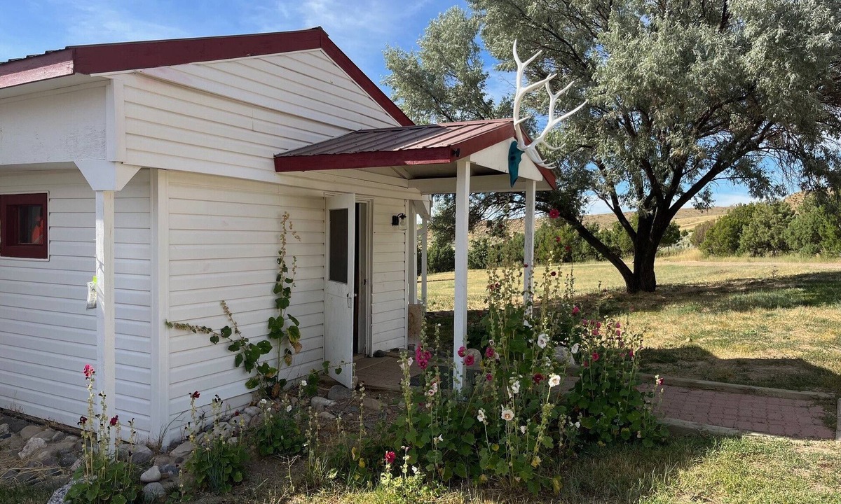 Buford Cabin | Cozy cabin in the heart of off-road heaven! Bring your SxS's and sunscreen!