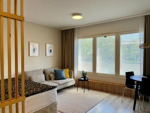 Vaasa Apartment | Cozy City Apartment - Car parking - Queen bed - Wifi
