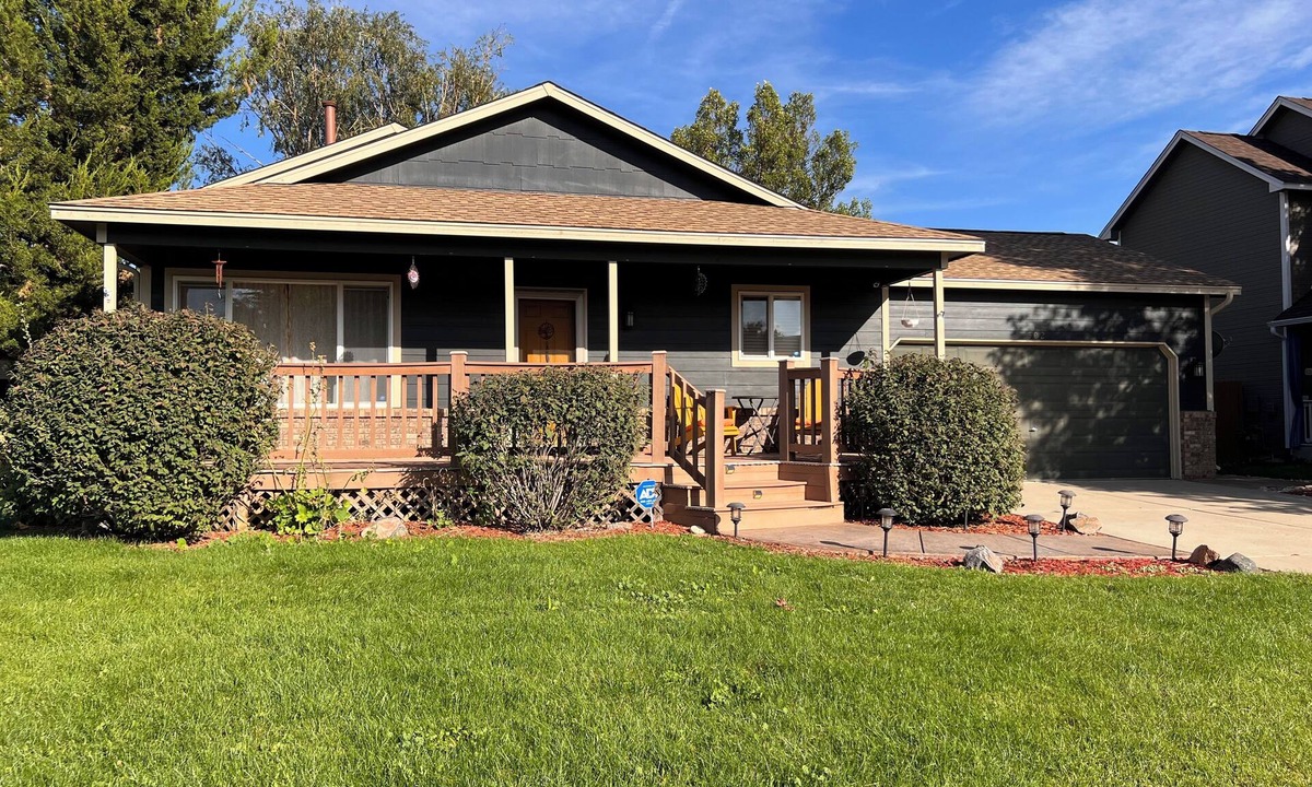 Frederick House | Cozy CO Casa: Eco & Pet Friendly—Sleeps up to 8, Remote Work Hub, Rec Center