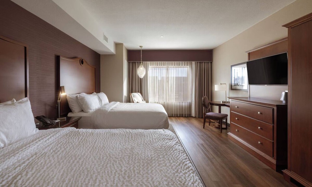 Parker Hotel | Cozy Comfort and Quiet Luxury in the Heart of the City