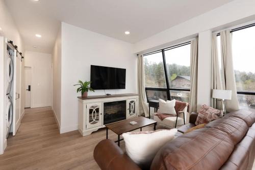 Kerr Gulch Apartment | Cozy Condo with Beautiful View of Evergreen