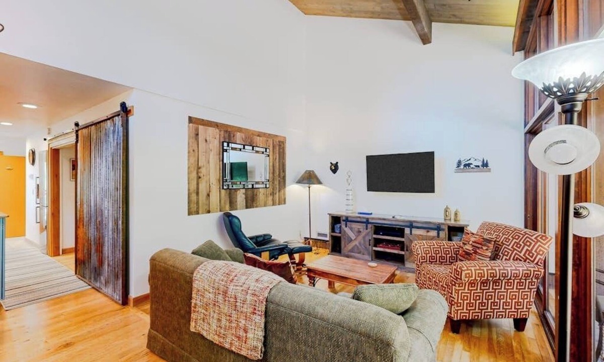 Purgatory Condo | Cozy condo with community amenities, nearby skiing, & expansive views