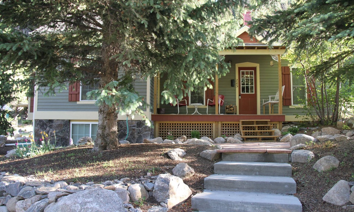 Georgetown Cottage | Cozy Cottage in Historic Silver Plume