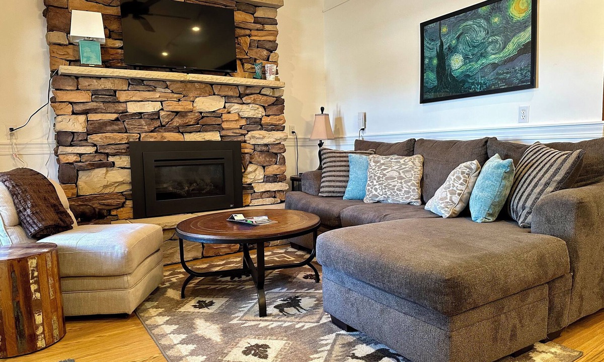 Westcliffe Hotel | Cozy Dog-Friendly Cottage: The Main Suite