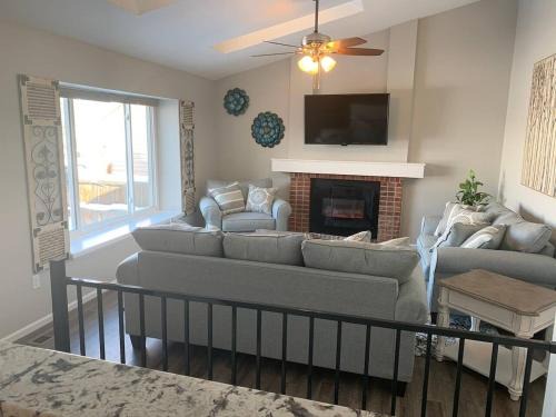 Ralston Valley House | Cozy Home and Tidy Monthly Weekly Deals