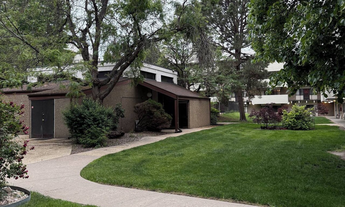 Highline Villages Apartment | Cozy place close to shopping center