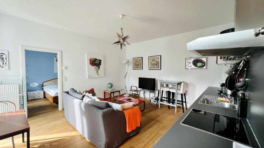 Vienna Apartment | Cozy Retreat with Large Balcony near Schönbrunn