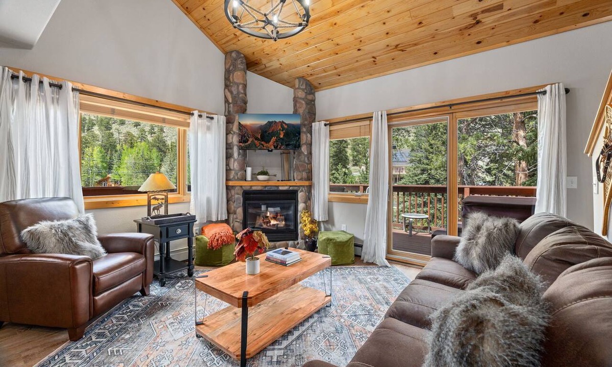 Fall River Estates Condo | Cozy Riverfront Hideaway Private Hot Tub