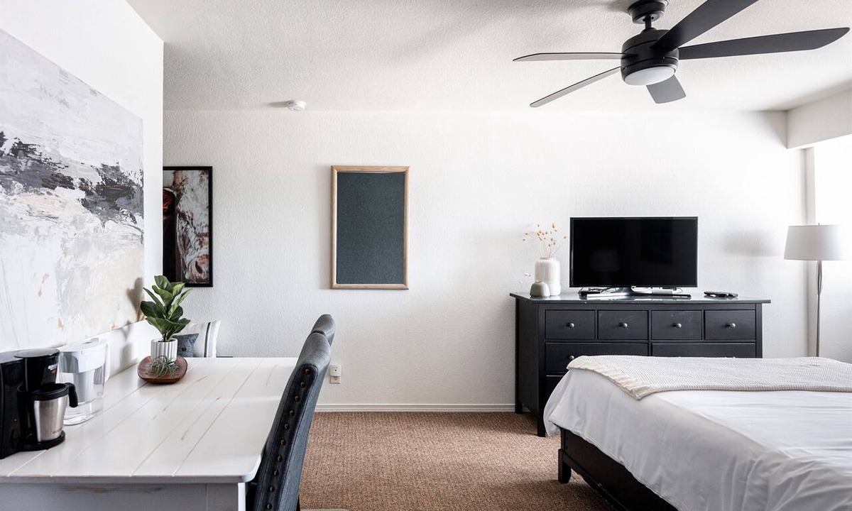 Englewood Condo | Cozy Studio Unit in DTC