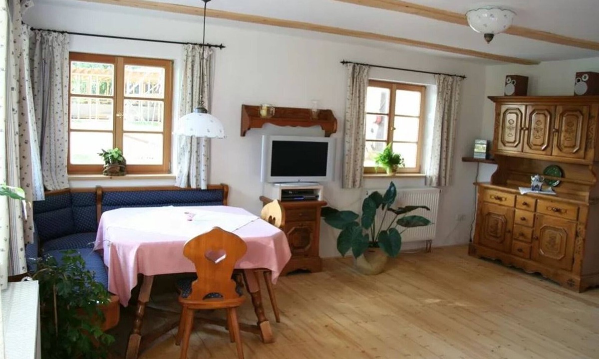Egglham Apartment | Cozy vacation apartment (52sqm) with underfloor heating in rustic style