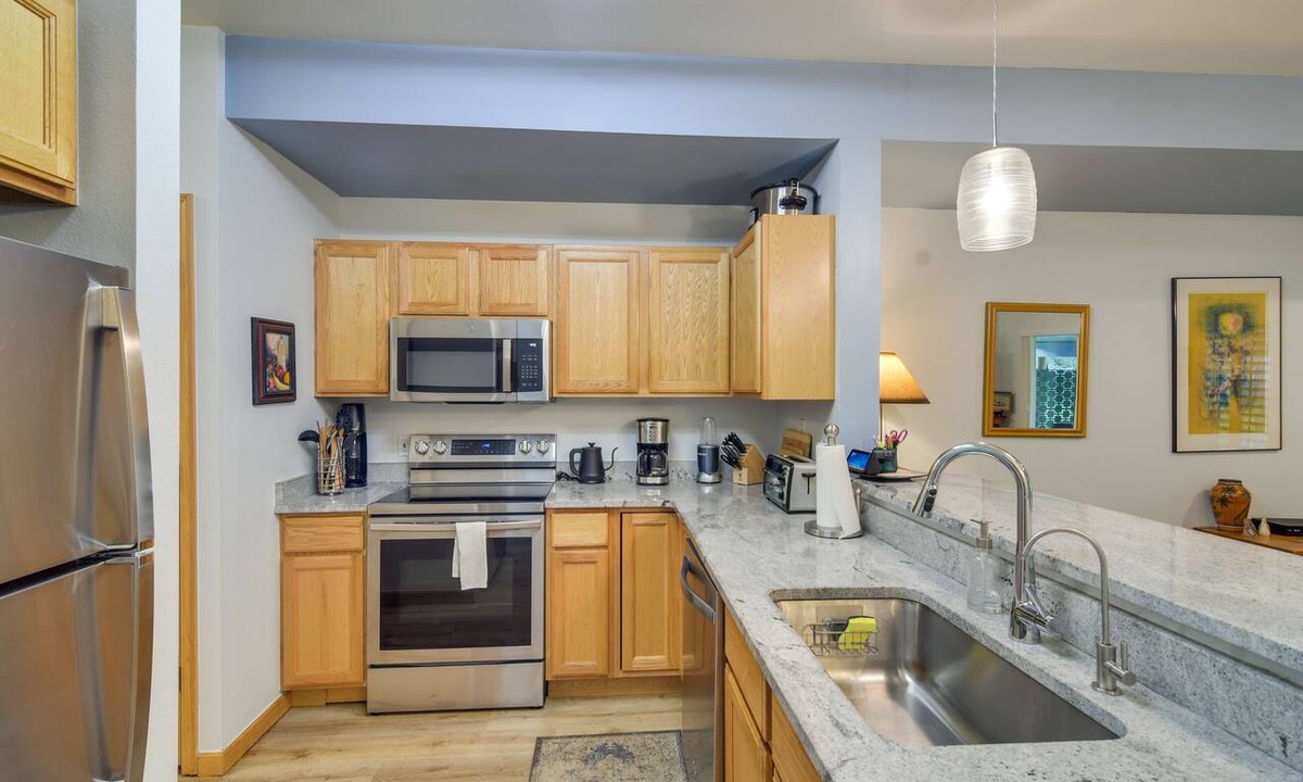 Edwards House | Cozy Vail Valley Townhome - Walk to Riverwalk!