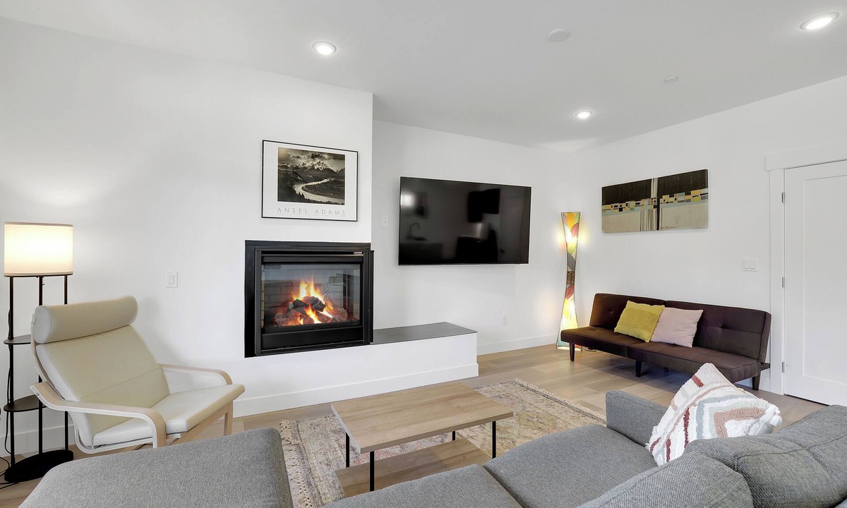 Willow Grove Condo | Cozy Winter Retreat-Access to Hot Tub!