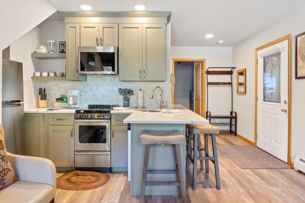 Fall River Estates Apartment | Creekside Suites 20 by Estes Park Condos