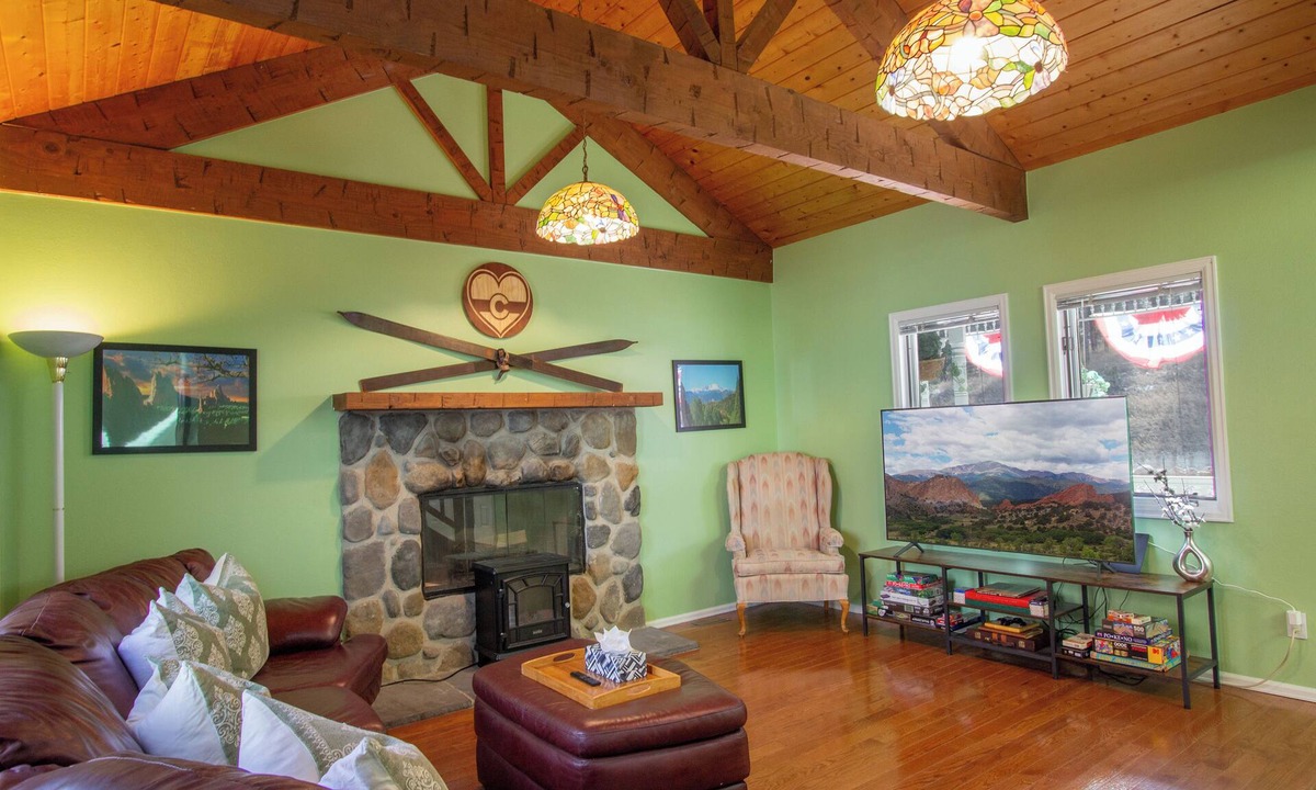 Cascade House | Creekside Colorado Retreat - Family Friendly