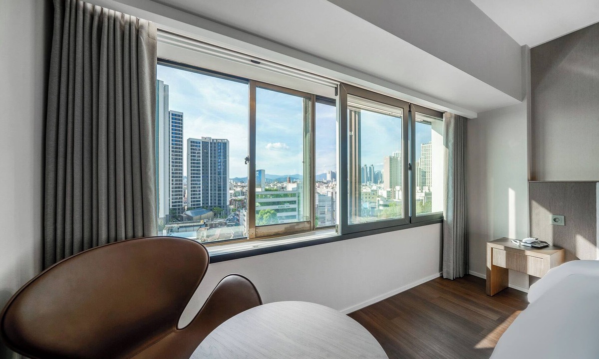 Duryu-dong Hotel | Crystal Hotel
