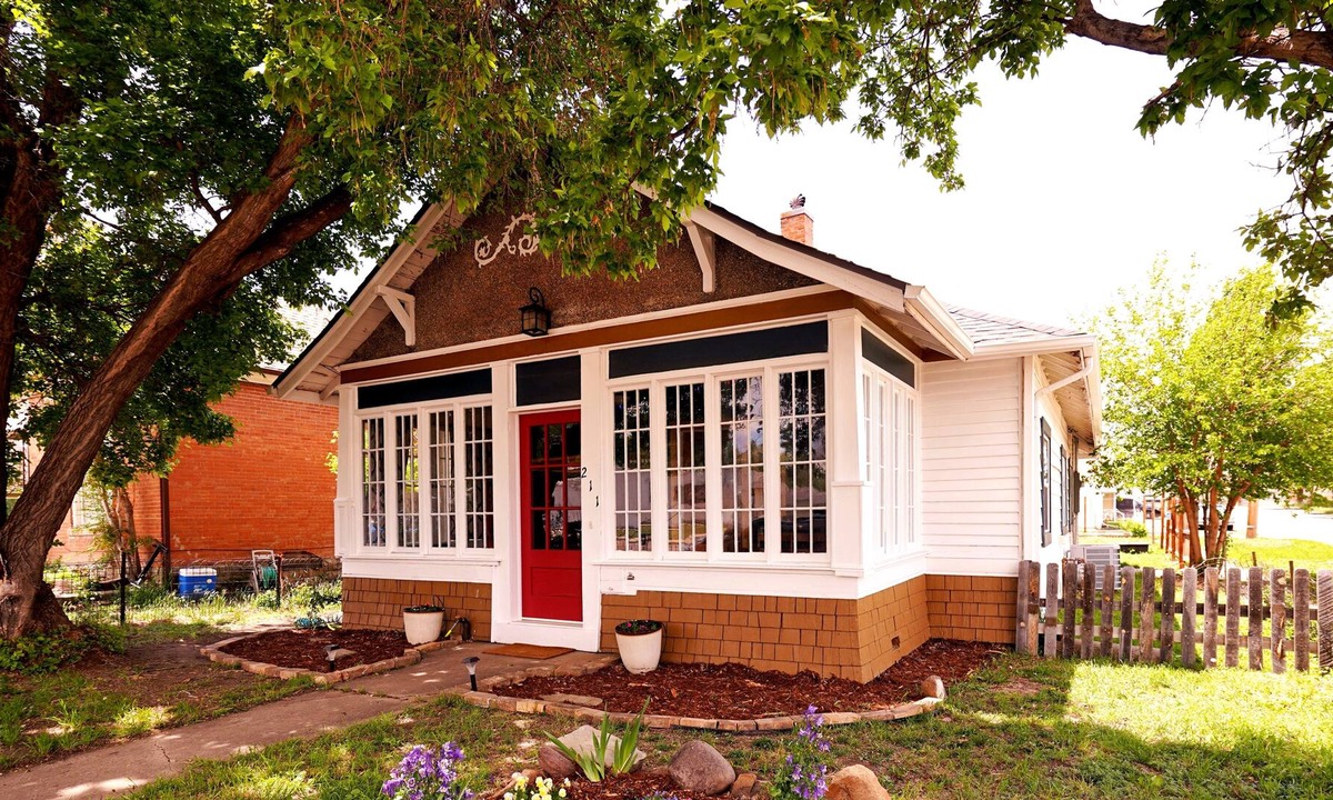 Trinidad House | Cute Colorful Craftsman w/Central Air