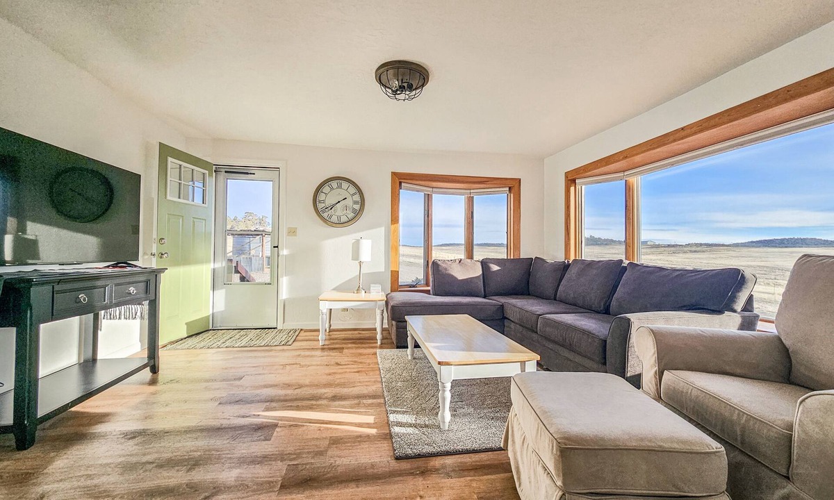 Cortez House | Cute Farmhouse with Views. Mesa Verde, Durango, Telluride, Hunting and more!