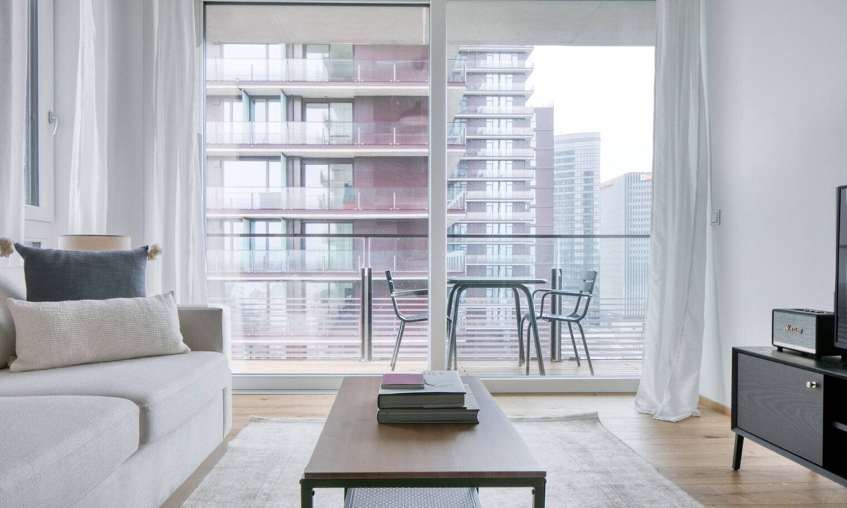 Erdberg Apartment | Deluxe Landstraße 1BR w/Pool & Doorman, steps to Metro U3, by Blueground