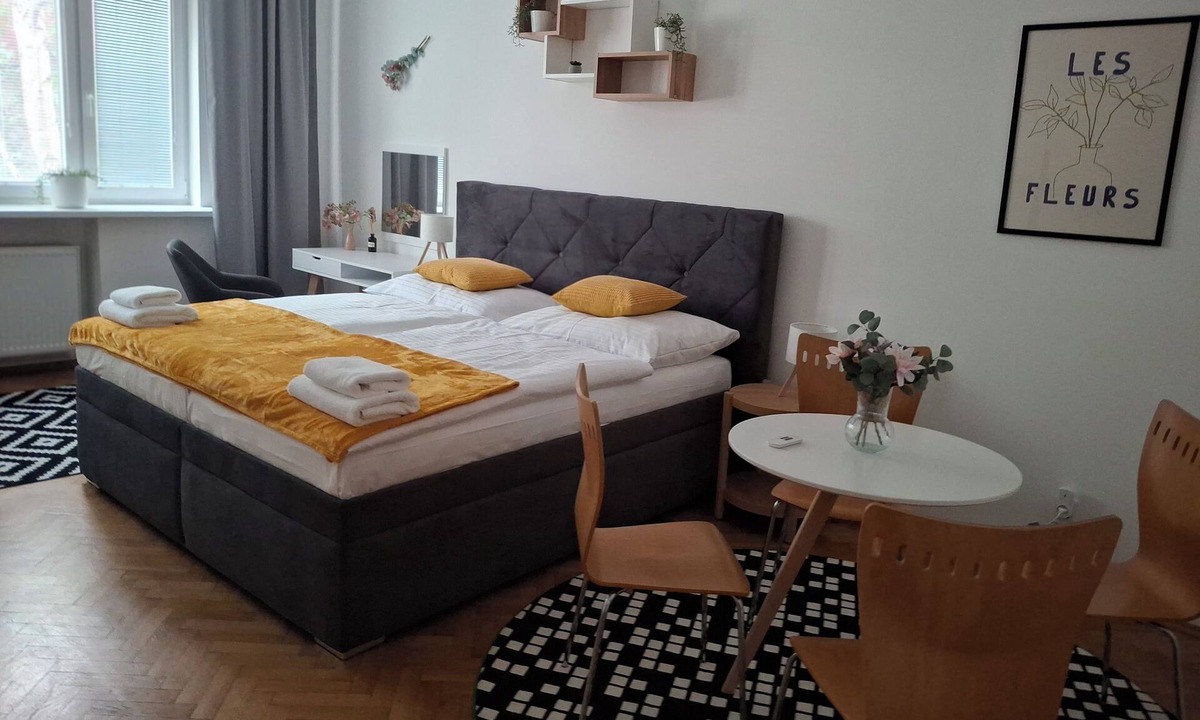Andel Condo | Design room - minimalist style - Anděl -4 guests
