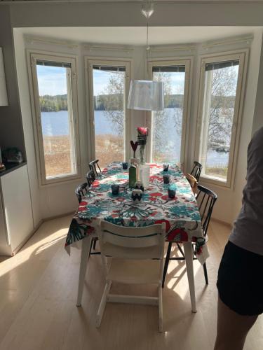 Jyvaskyla Villa | detached house by a lake close city center