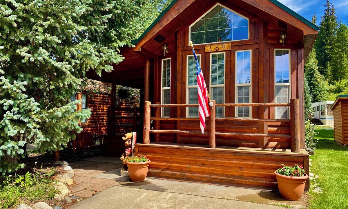 Breckenridge Ski Chalet | Dog-Friendly Cabin near Breckenridge Gondola, hiking, bike trails.