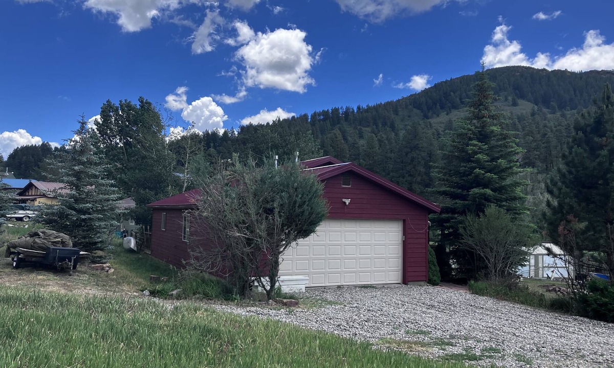 Forest Lakes House | Dog-friendly house close to trails, fishing pond and National Forest