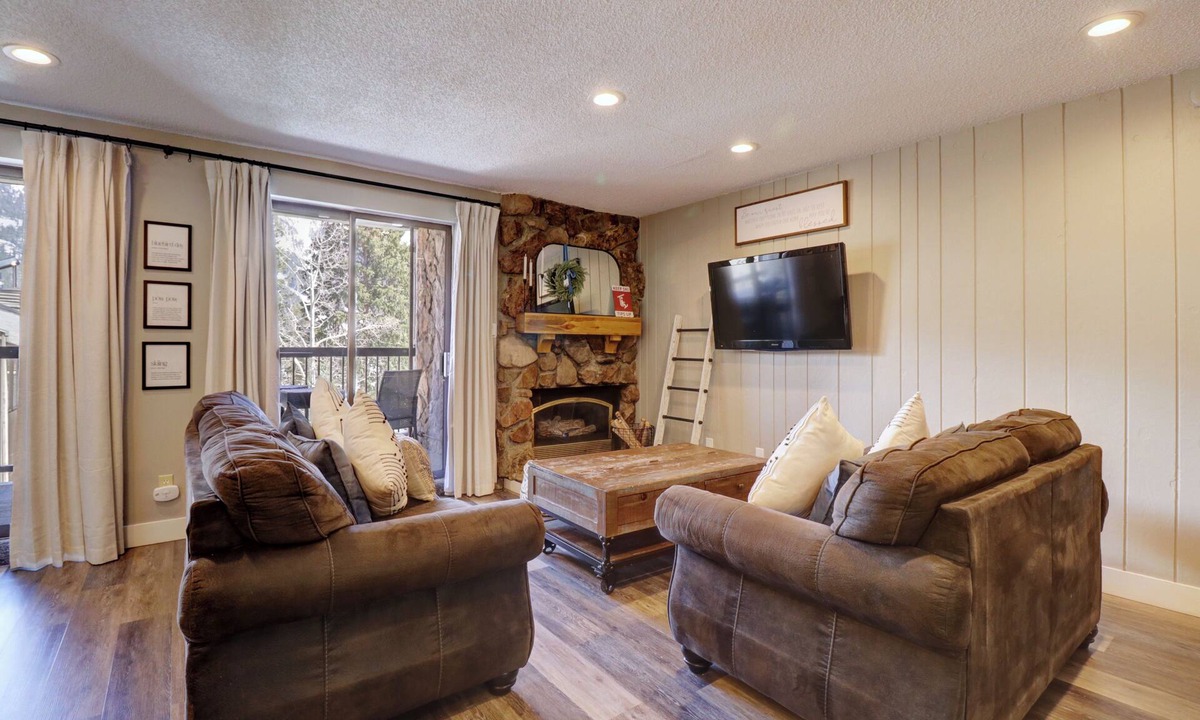 Copper Mountain Condo | Dog Friendly, Ski In/Ski Out Condo, Perfect Location, High Capacity CM325