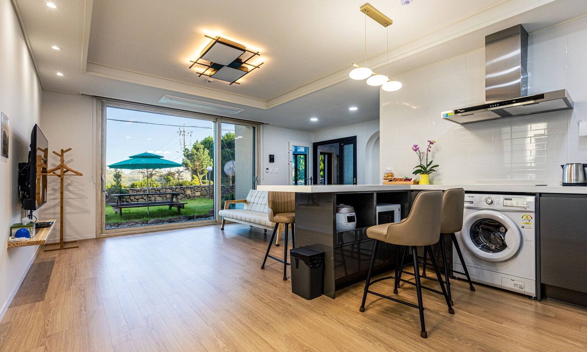 Seogwipo City House | Donnaeko Private Pool Villa