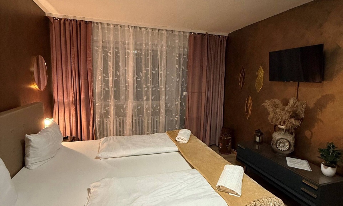 Steinsfeld Apartment | Doppelzimmer mit Balkon