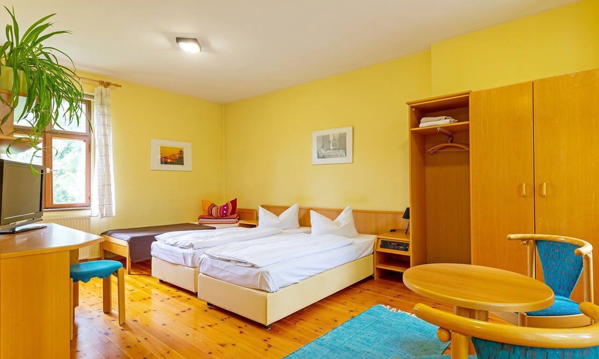 Cottbus House | Double room with shared bathroom 1 - Youth guest house