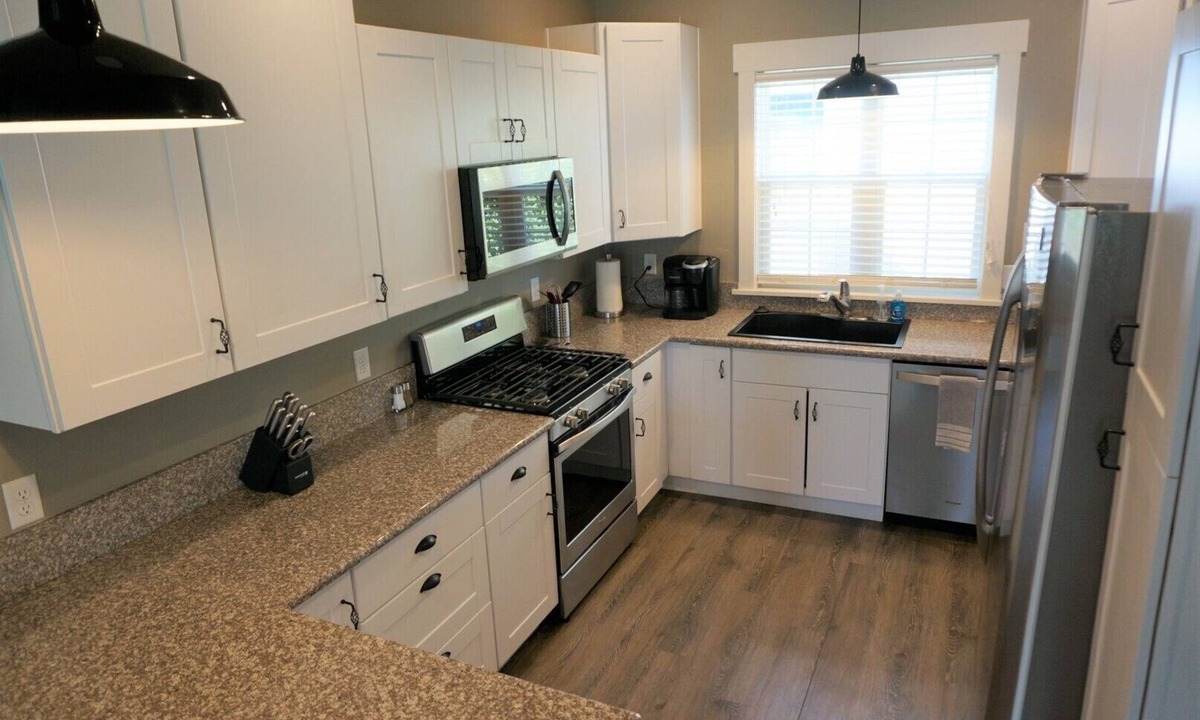 Fruita House | Downtown Fruita! Modern 3-BR home with master suite & locked bike storage