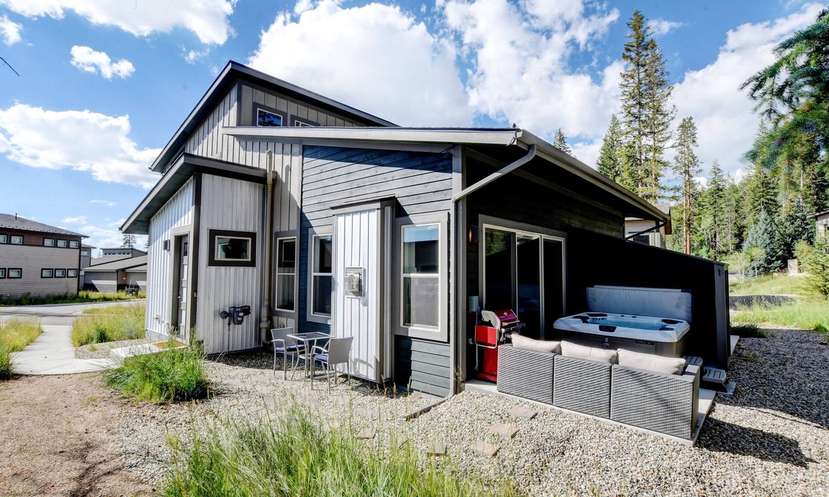 Rendezvous House | Downtown WP Cabin 28 I Private Hot Tub I Great Views I Bunk Room I Discounted Attractions
