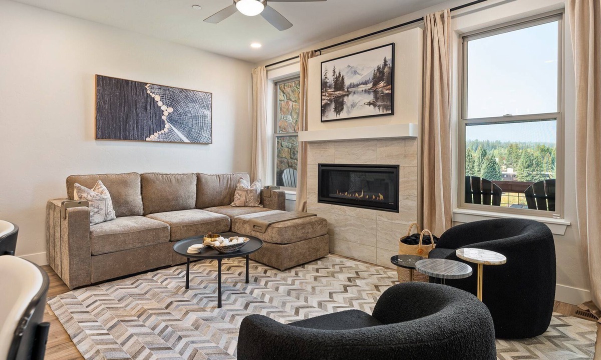 Rendezvous House | Downtown WP Chalet 9 I Private Hot Tub I Great Views I Bunk Room I Desk I Discounted Attractions