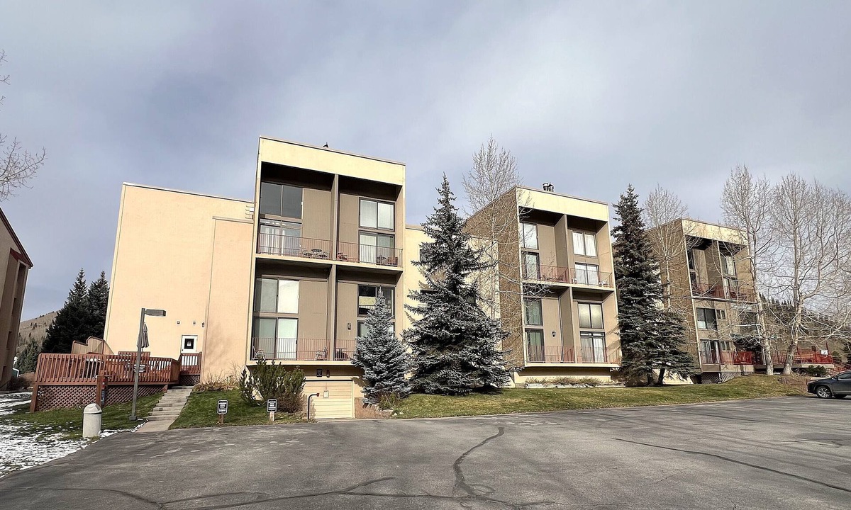 East Village at Copper Condo | East Village Walk To Super Bee Lift Restaurants and Shops Hot Tub and Sauna