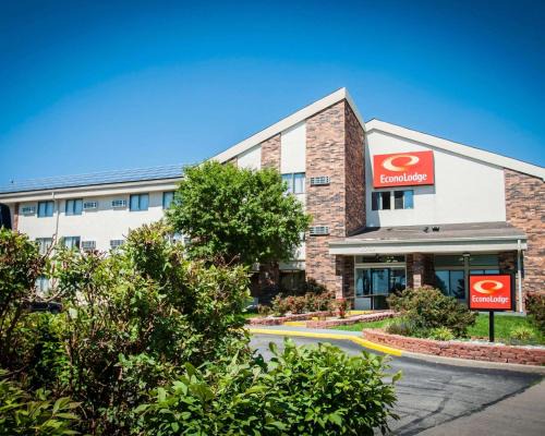 North Kansas City Cabin | Econo Lodge Kansas City Downtown North