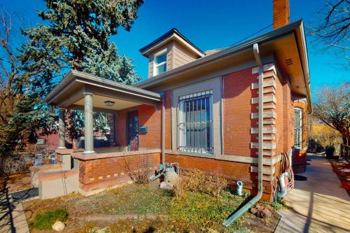Lincoln Park Apartment | Elati Guesthouse: Walkable Home in Arts District