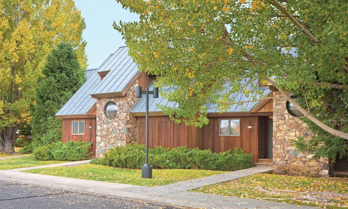 Pagosa Springs Resort | Enjoy the Crisp Mountain Air on the Pinon Lake w/Golf, hiking, skiing, riding and fishing