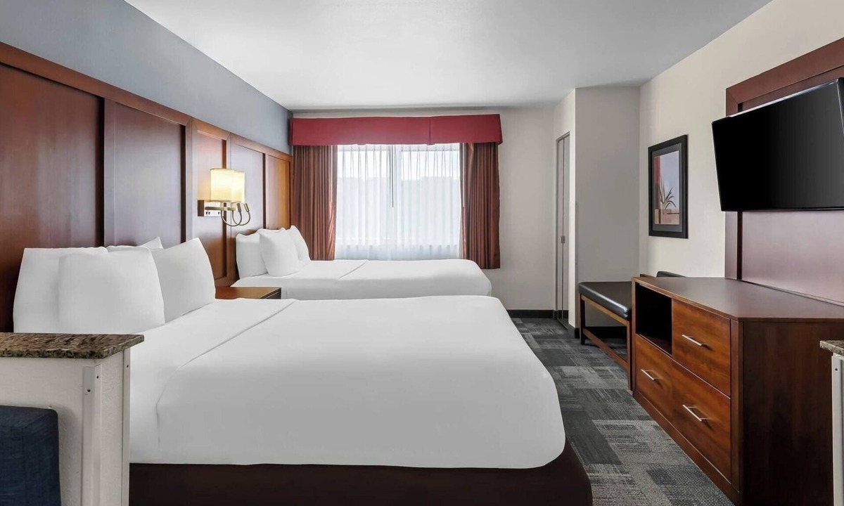Englewood Hotel | Enjoy Three Bright Suites Near Downtown, Trails, Breweries & Parks
