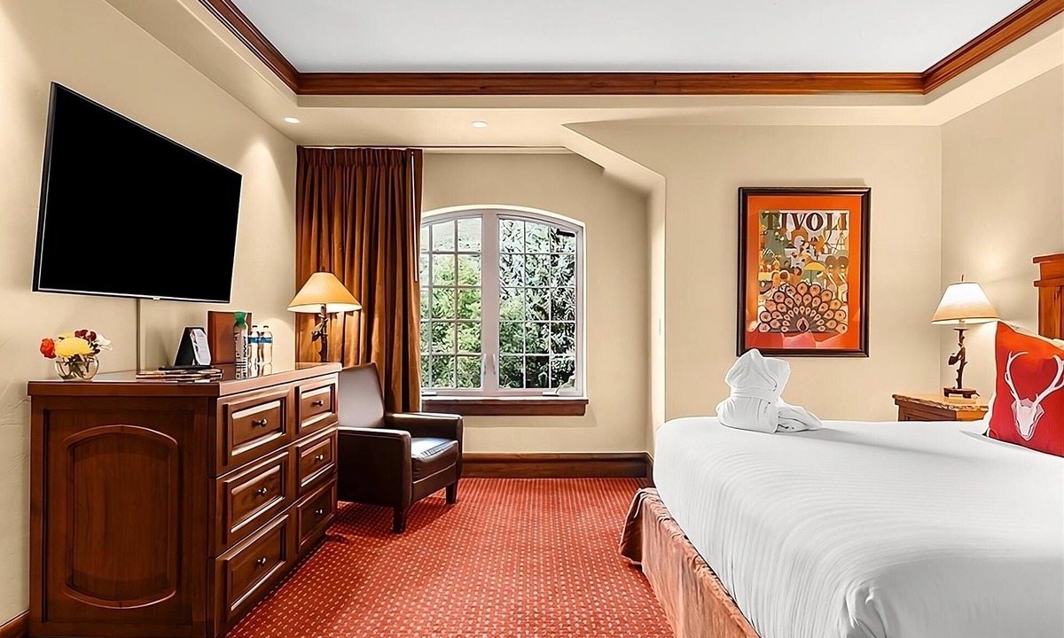 Vail Hotel | Enjoyable Stay! with Hot Tub and Parking! Close to Vail Golf Club!