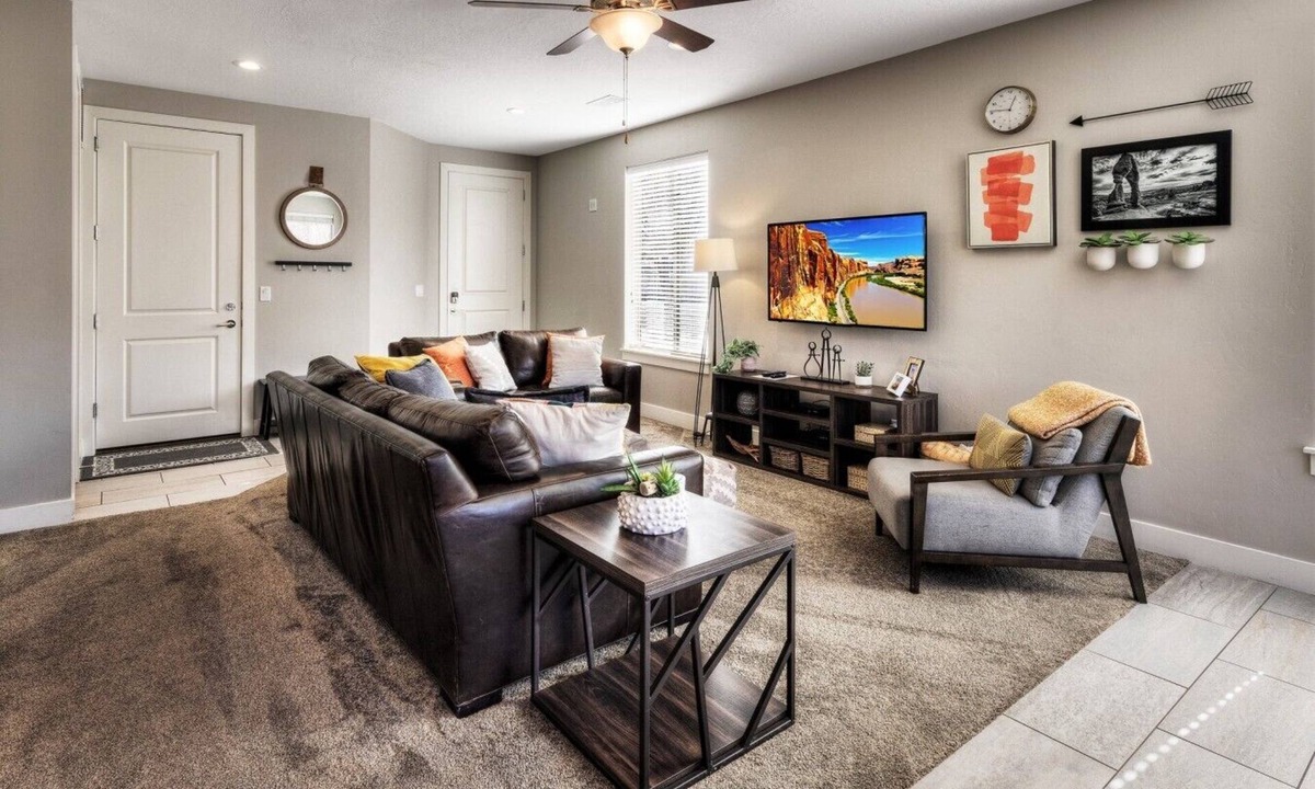 Moab Condo | Entrada 417 | 3BR Luxury Townhome, Pool, Hot Tub, Garage