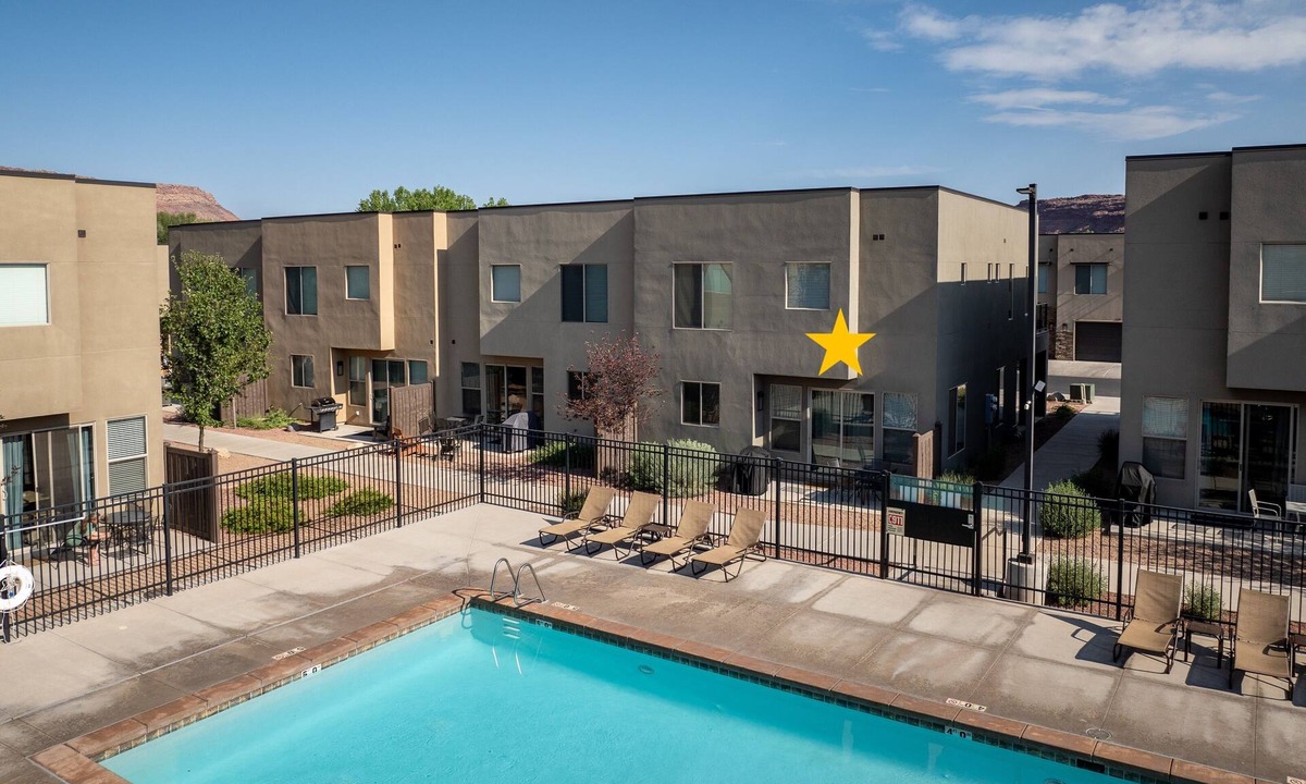Moab House | Entrada 631| Pet Friendly I Pool & Hot Tub I Garage