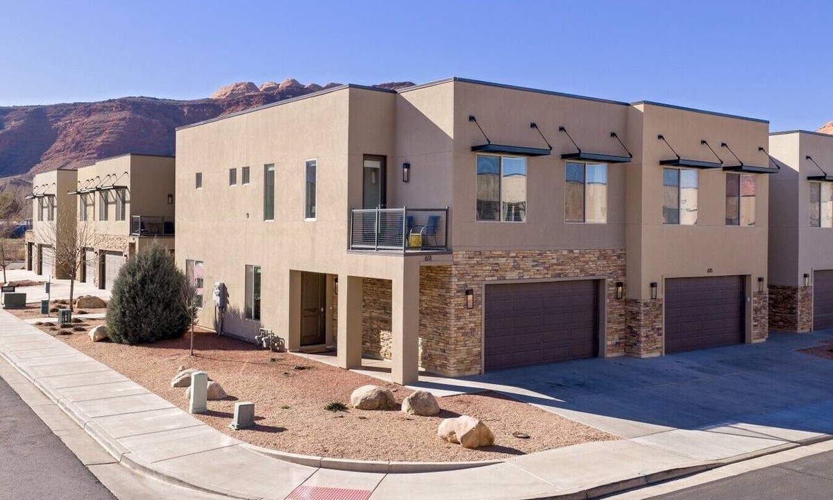 Moab Condo | Entrada Moab Retreat Collection | Two Luxury Townhomes for Large Groups | Pools, Hot Tubs & Bikes