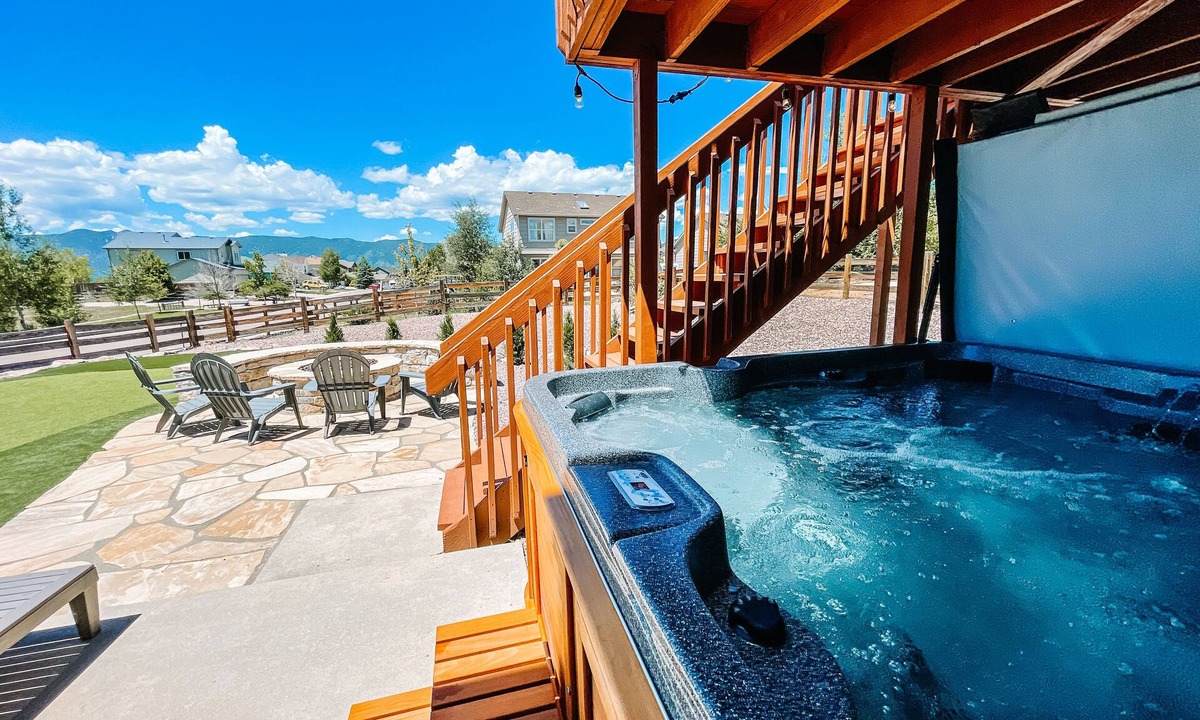 Colorado Springs House | ✶Falcon's Nest✶hot tub/games/mins to USAFA &hiking