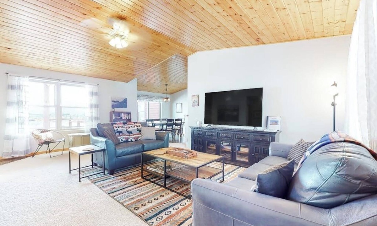 Fairplay House | Family Friendly Creekside Cabin w/mountain views, deck & wildlife