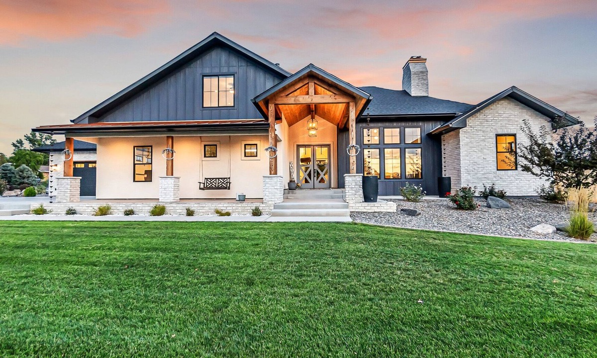 Grand Junction House | Family-Friendly Luxury - Sleeps 16 - Close to CMU, Wineries & LDS Temple