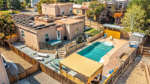 Farmington House | Family Fun, Movie Theater Games Full Kitchen Pool table Quiet Cul-de-Sac